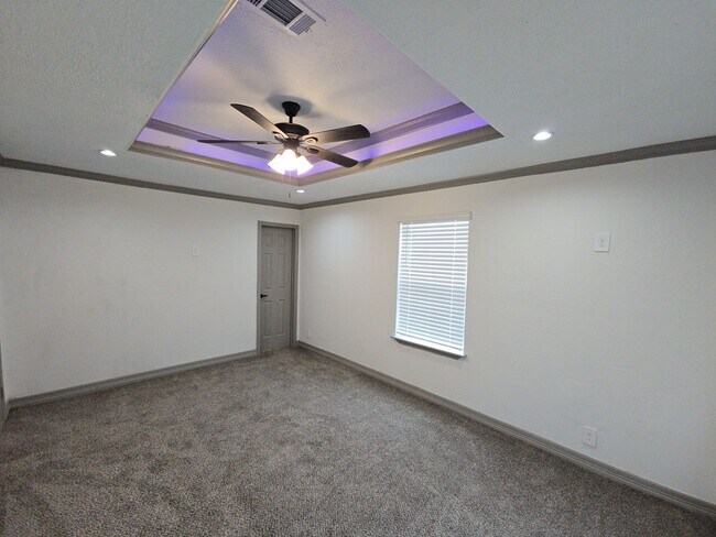 Building Photo - 9010 Linda Vista Rd