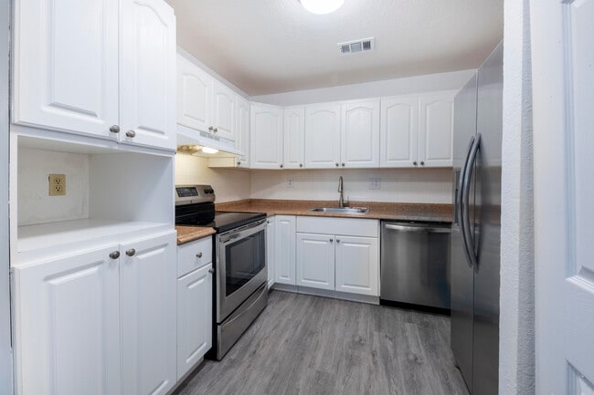 Building Photo - 8059 SW 18th Ct