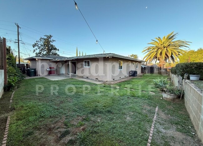 Building Photo - 440 Chestnut Ln