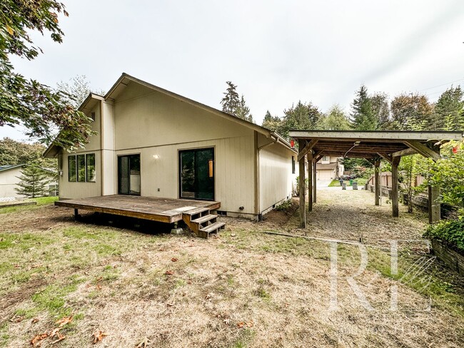 Building Photo - Your Charming Rustic Retreat- 3 Bedroom Wi...