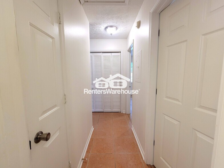 Building Photo - 270 S Jeff Davis Dr