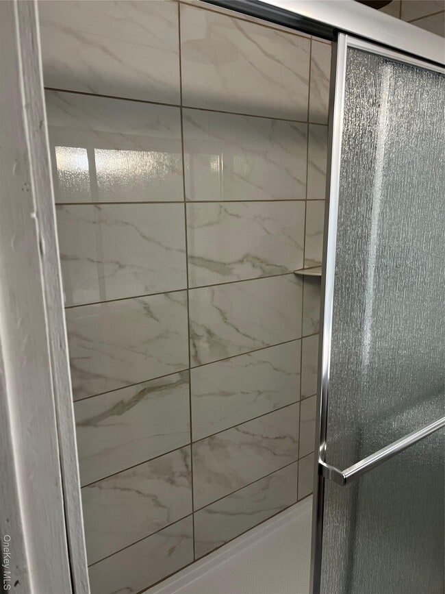 Building Photo - 1b 2nd Ave