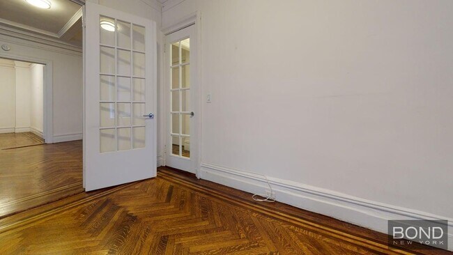 Building Photo - 200 W 58th St