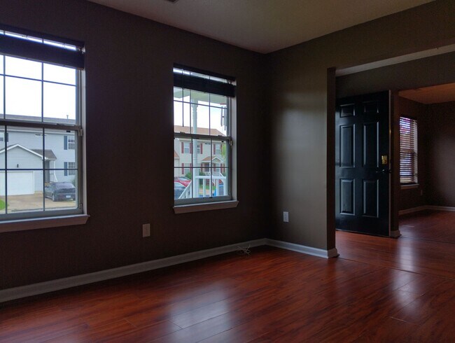 Building Photo - 811 Rilee Dr