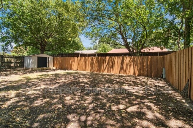 Building Photo - 511 Cumberland Dr