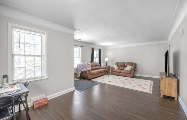 Building Photo - 8827 Lincoln St NE