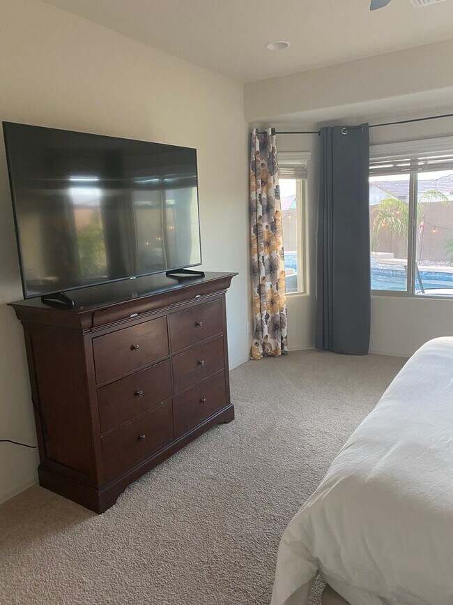 Building Photo - Fully furnished short term rental in Florence w/heated pool and spa