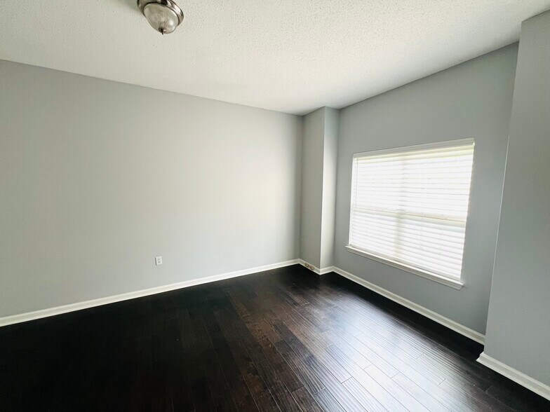 Bonus Room - 1732 Pryor Rd SW