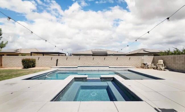 Building Photo - 9200 Rancho Viejo Dr