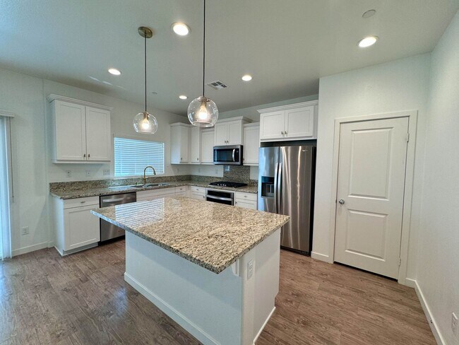 Building Photo - Stunning 4 bedroom 3 bathroom Murrieta hom...