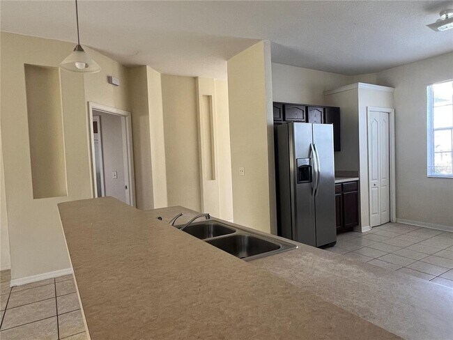 Building Photo - 209 Round Man St