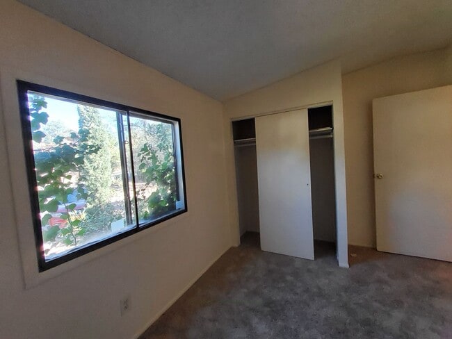 Building Photo - Two Bedroom House