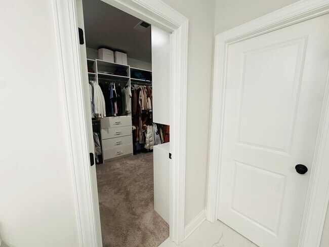 Building Photo - 603 Skye Ct