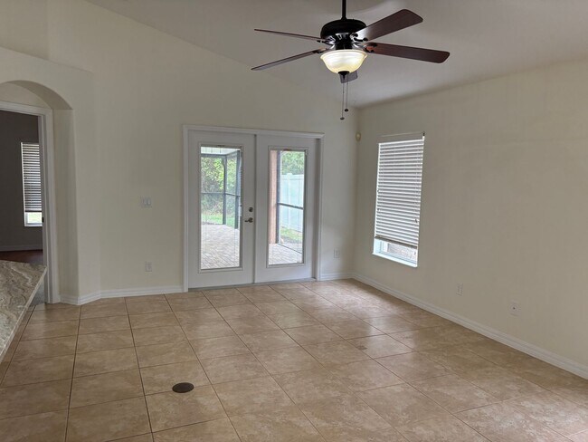 Building Photo - Gated community in quiet subdivision