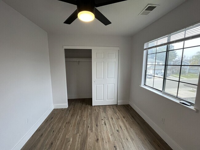 Building Photo - 3 bedroom, 3 bathroom home in the heart of Elk Grove