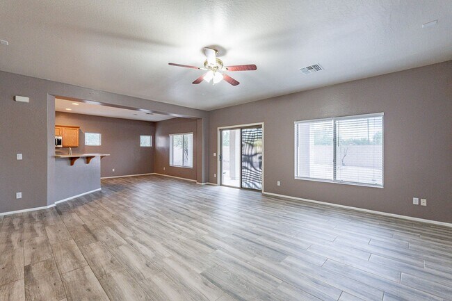 Building Photo - Three Beds & 2.5 Baths - Move Right In!