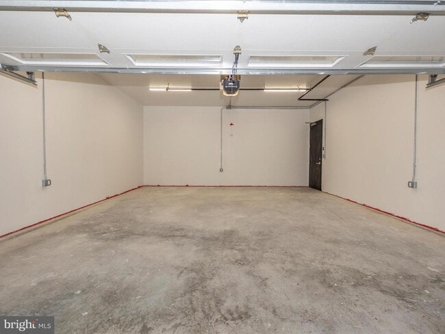 Building Photo - 210 E 2nd St