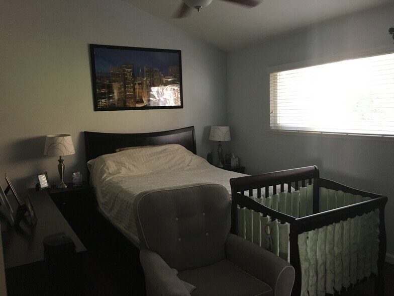 Master Bedroom - 337 Kinross Dr