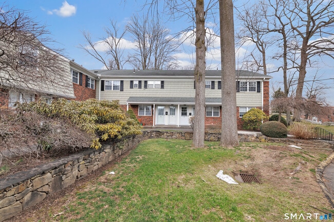 Building Photo - 245 Unquowa Rd