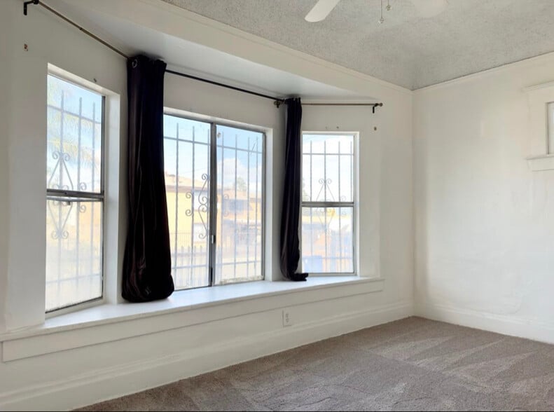 Building Photo - 1016 W 108th St