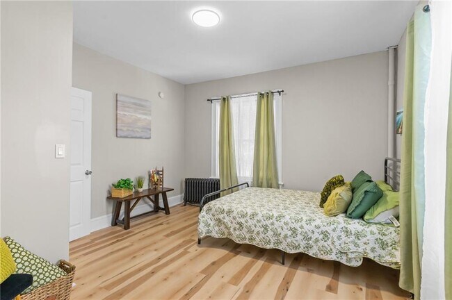 Building Photo - 1413 Broad St