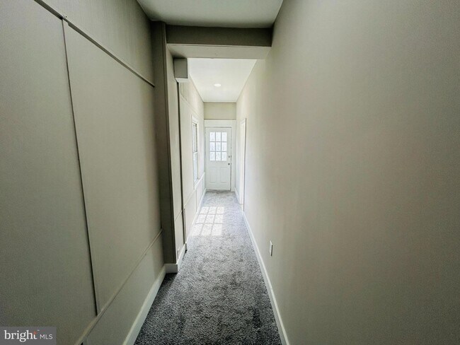 Building Photo - 326 Fountain St