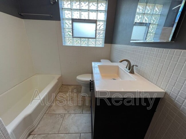 Building Photo - 1104 Ralph Terrace