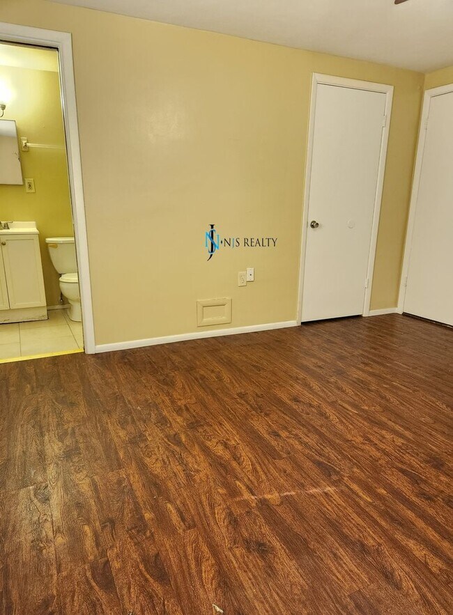 Building Photo - 1350 Whitehall Ln