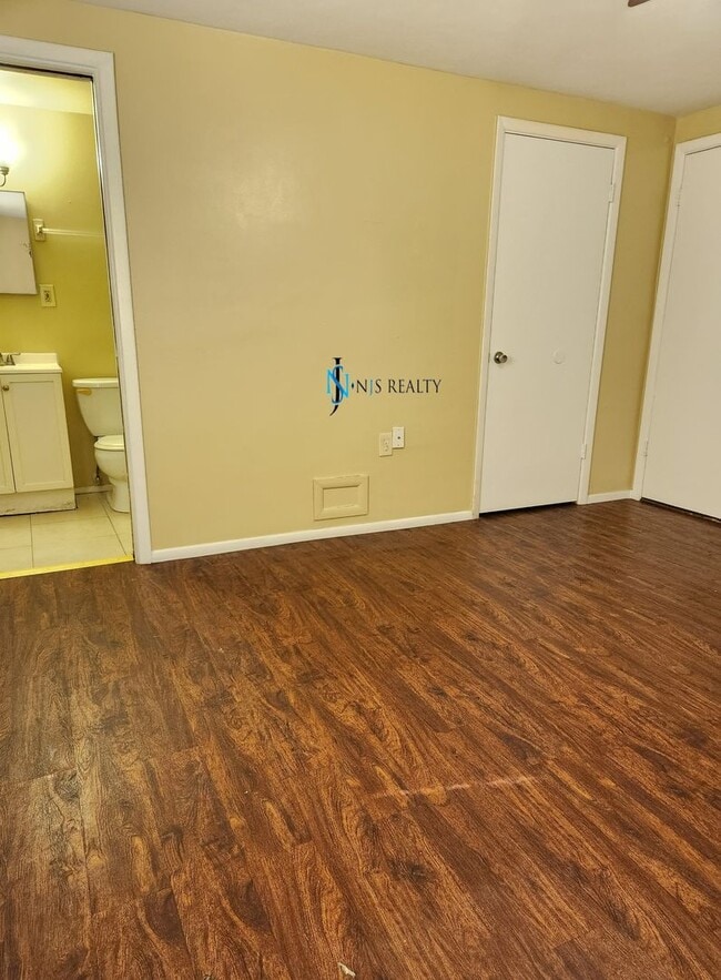 Building Photo - JUST REDUCED!!  Beautiful 2/2/1 1150 Sq. Ft. with BONUS ROOM!!... tile & luxury plank flooring, F...