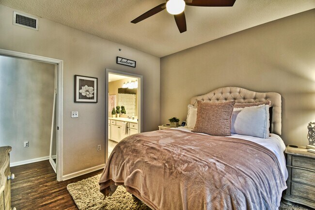 Building Photo - 224 Murcia Dr