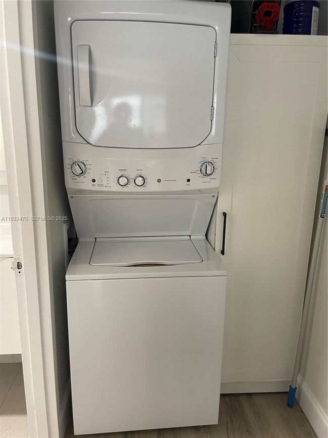 Building Photo - 2030 S Ocean Dr