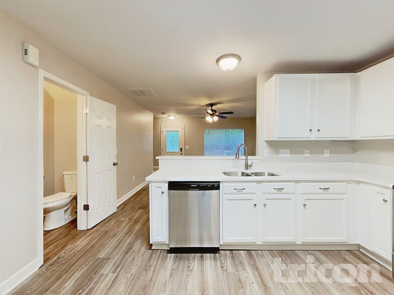 Building Photo - 309 Peachtree Rd