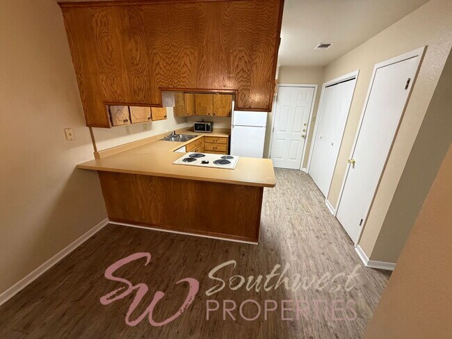 Building Photo - 3 bedroom 2 bath in an excellent neighborhood