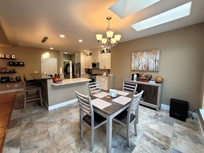 Building Photo - Beautiful Home in Desirable Geneva Neighborhood - 2700 sqft