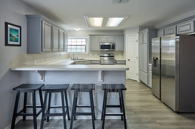Building Photo - 1813 Lazy Lake Dr