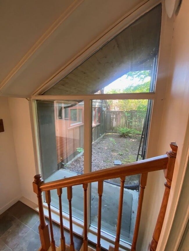 Building Photo - Maple Leaf, Two Bedroom, Woodsy Yard