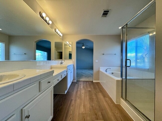 Building Photo - Beautiful 4 bedroom Temecula home sitting ...