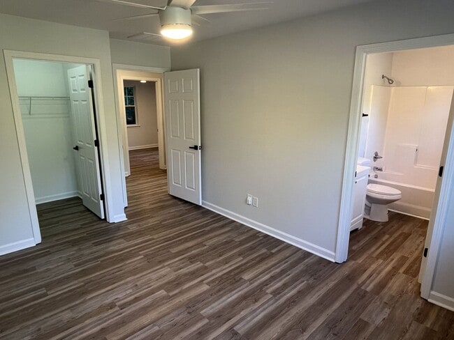 Building Photo - Refreshed 3 Bedroom End Unit Townhome near...