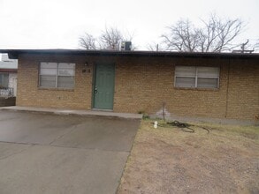 Building Photo - 3 Bedrooms 1 Bath Apartment FOR RENT