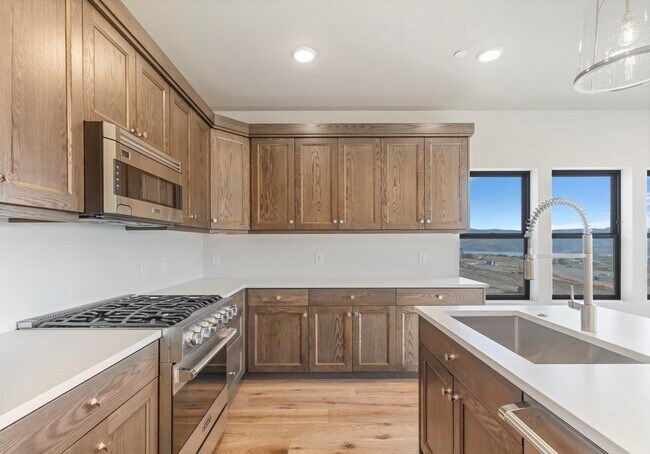 Building Photo - 1124 W Vos Cir