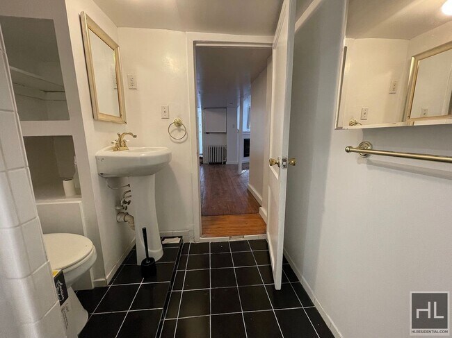 Building Photo - 6 AVENUE