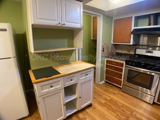 Building Photo - 4900 S Dimple Dr