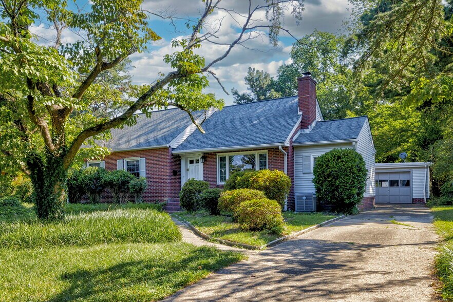 Building Photo - 12 Meadow Dr