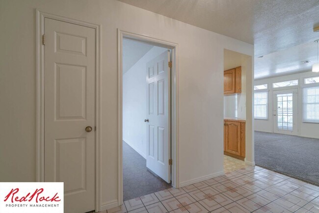 Building Photo - 3 Bedroom End Unit Home in Downtown St. Ge...