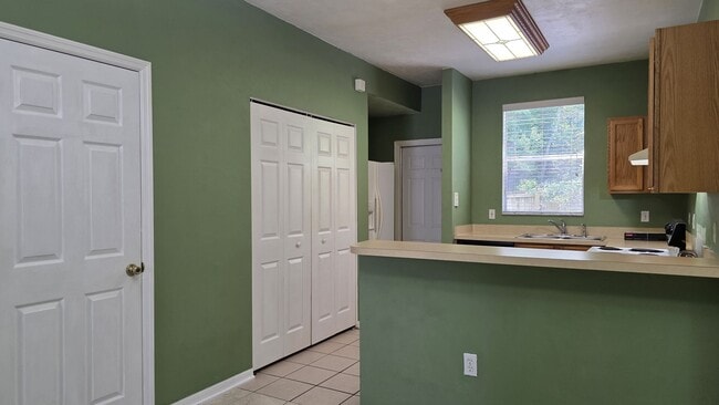 Building Photo - FOR RENT 2 bed 2.5 bath Condominium