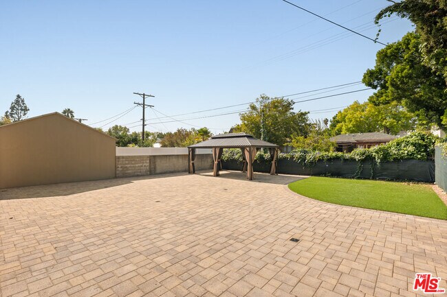 Building Photo - 6255 Gentry Ave