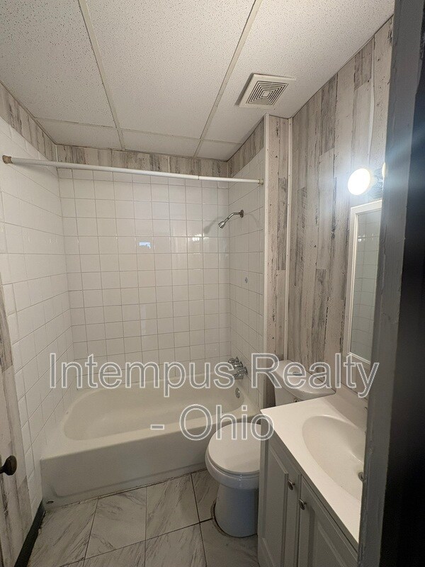 Building Photo - 4072 E 139th St