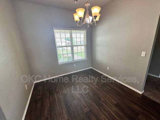 Building Photo - 1933 Autumn Way