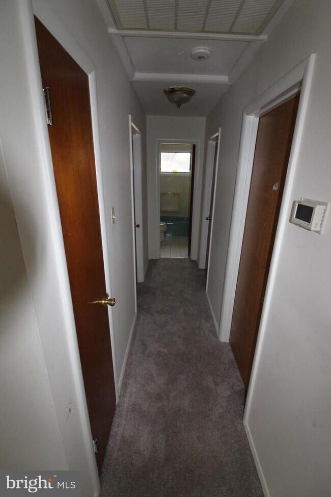 Building Photo - 4032 Quakerbridge Rd