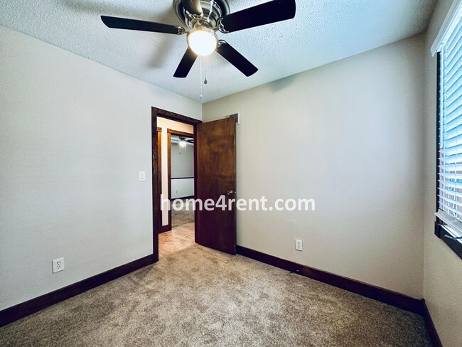 Building Photo - Fantastic Parkville Home and Updated Kitch...